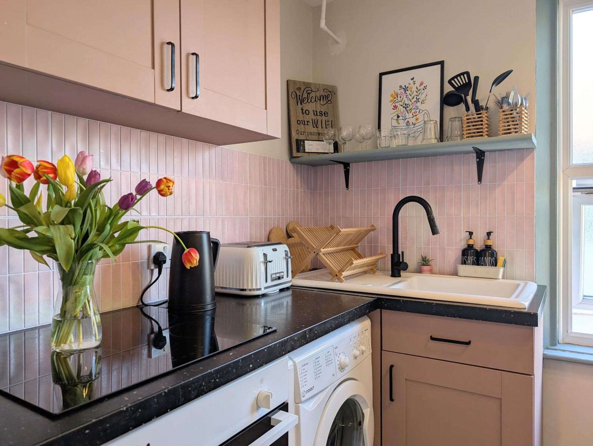 Peacehaven Retreat - 4 Minutes From The Beach! Pet Friendly! Weymouth Esterno foto