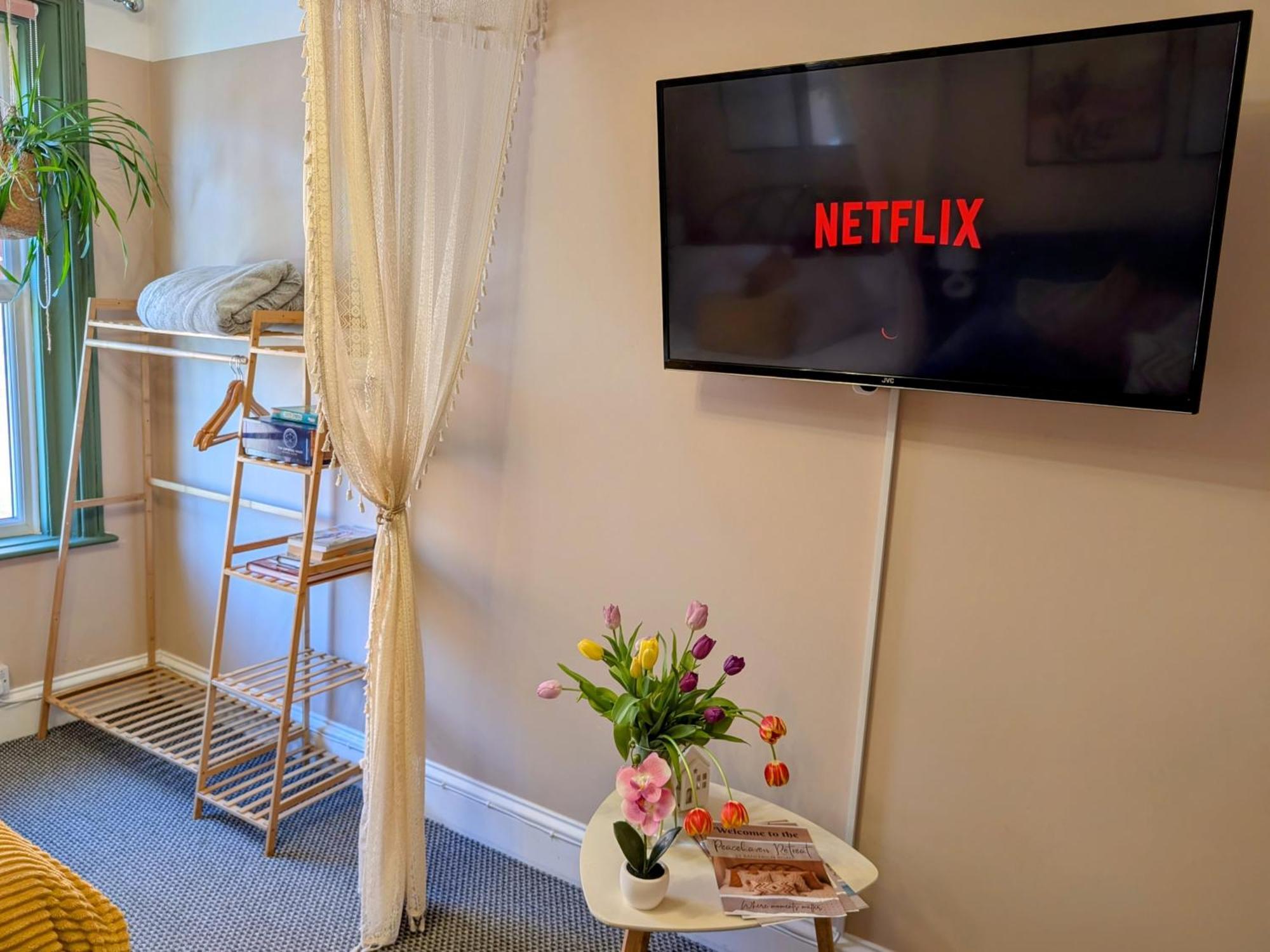 Peacehaven Retreat - 4 Minutes From The Beach! Pet Friendly! Weymouth Esterno foto