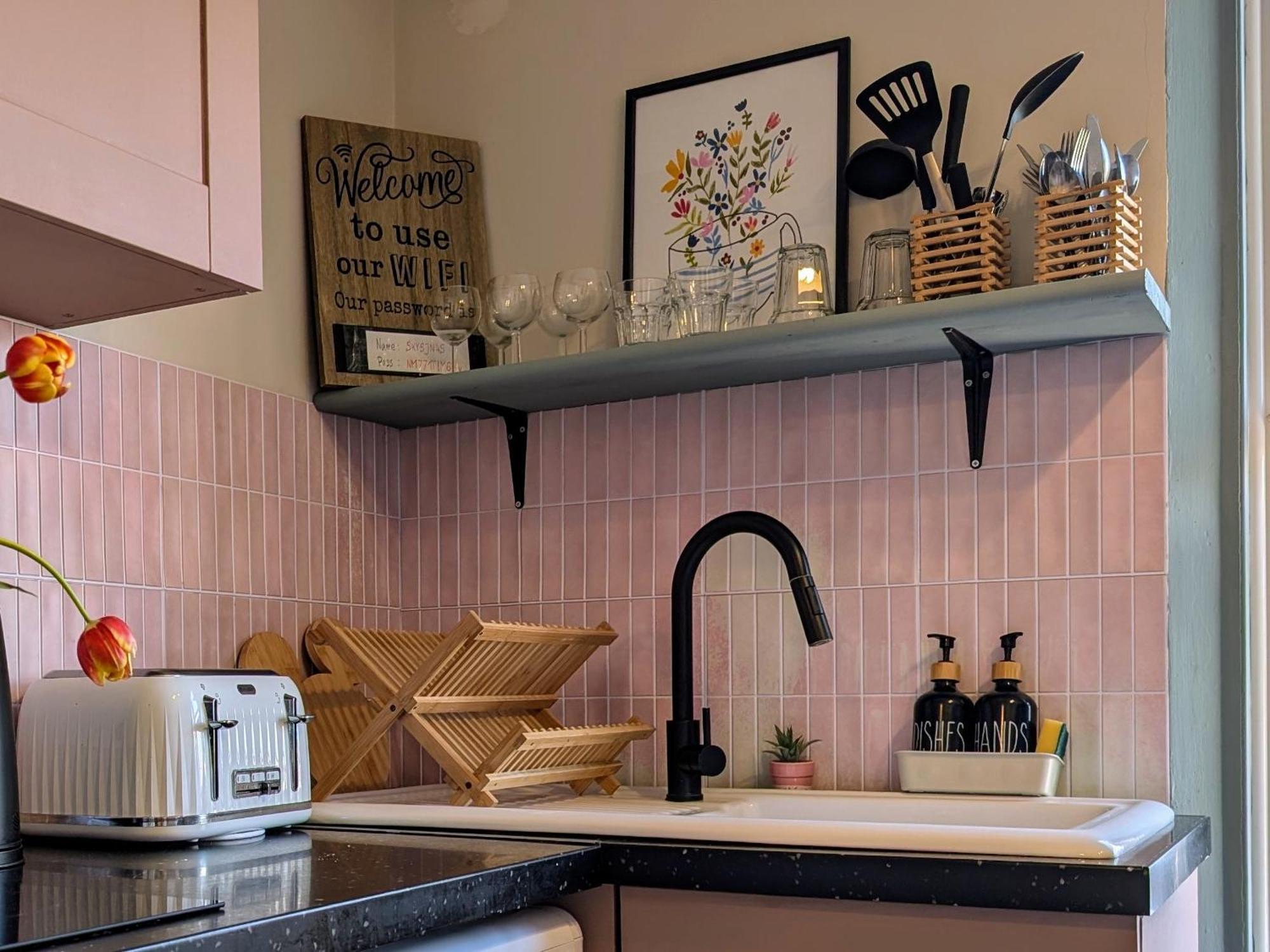Peacehaven Retreat - 4 Minutes From The Beach! Pet Friendly! Weymouth Esterno foto